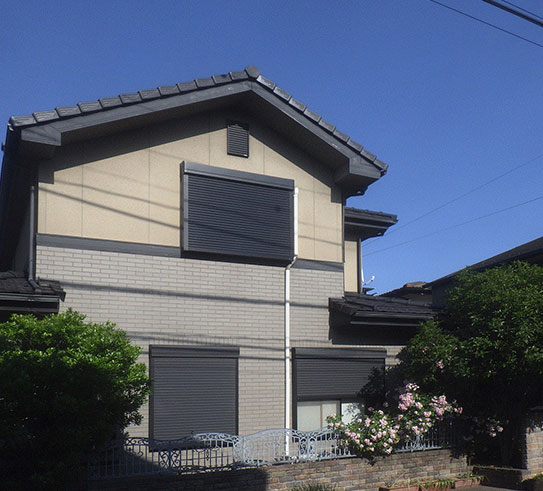 施工事例：雨戸シャッターで雨風強い季節も安心♪""