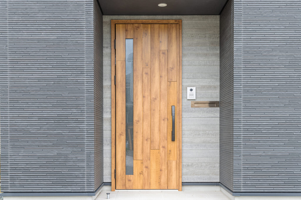 外観｜玄関の位置を見直して使いやすく｜動線・収納・外観がまとまる位置変更リフォームのポイントを解説