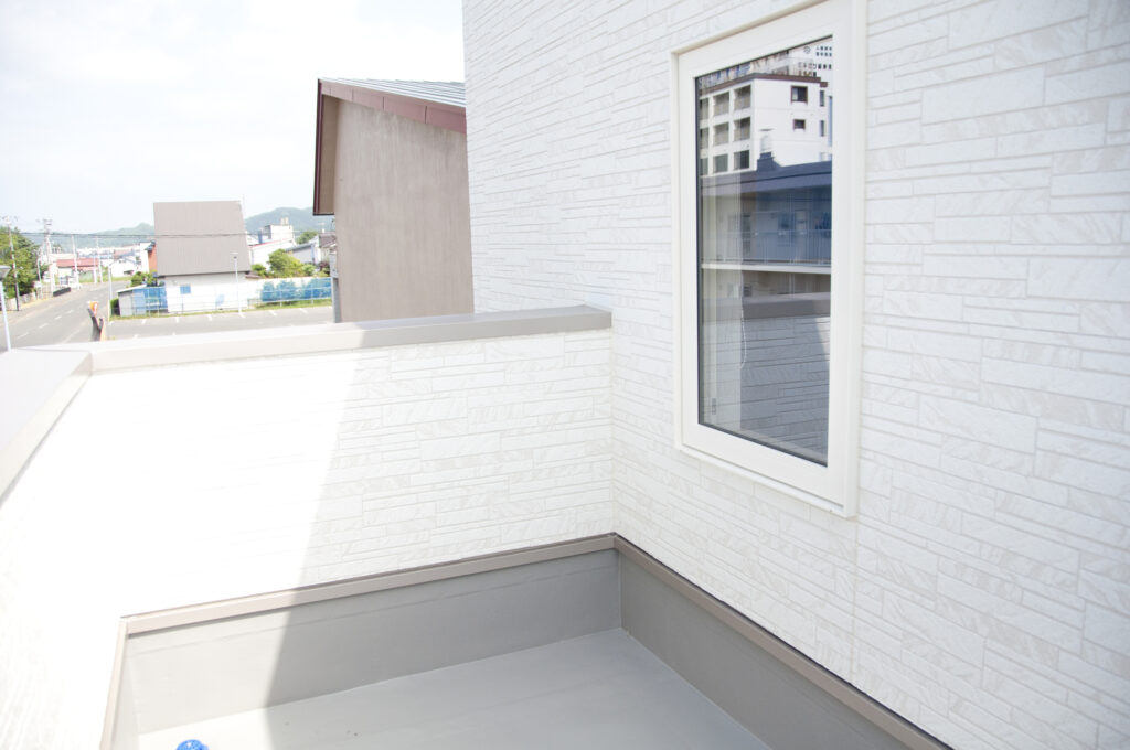 リフォームで戸建のベランダを部屋に｜2階ベランダ・インナーバルコニーを生活空間にする際の後悔ポイント・注意点を解説